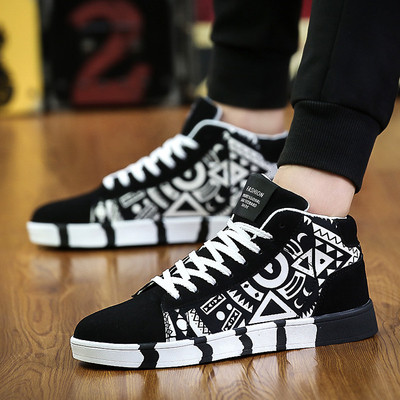 Πολύ ενδιαφέρον ανδρικά  καθημερινά πάνινα παπούτσια, διαφορετικά μοντέλα