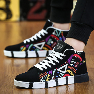 Πολύ ενδιαφέρον ανδρικά  καθημερινά πάνινα παπούτσια, διαφορετικά μοντέλα