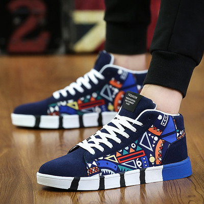 Πολύ ενδιαφέρον ανδρικά  καθημερινά πάνινα παπούτσια, διαφορετικά μοντέλα