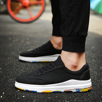 Πολύ ενδιαφέρον ανδρικά  καθημερινά πάνινα παπούτσια, διαφορετικά μοντέλα