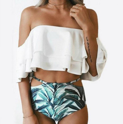 Όμορφο μαγιό δύο τεμαχίων σε φυτικό μοτίβο