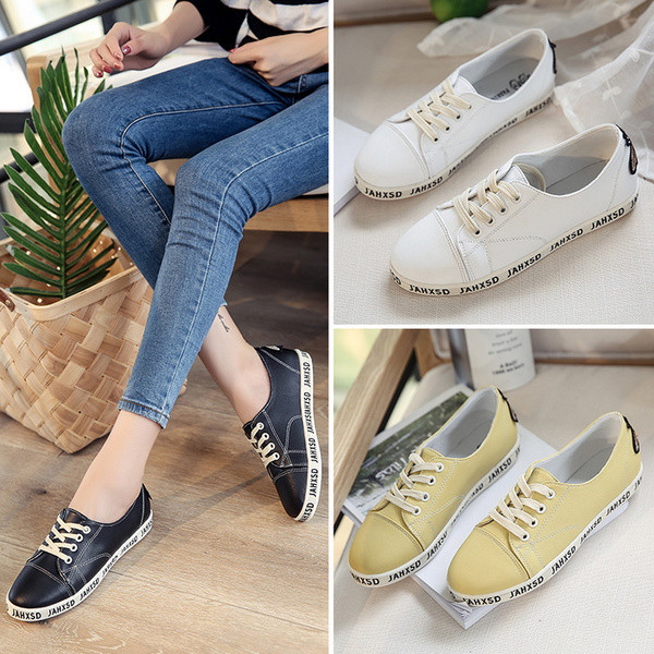 Καθημερινά γυναικεία πάνινα παπούτσια σε κίτρινο, μαύρο και άσπρο  χρώμα με κεντήματα και επιγραφές