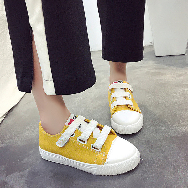 Γυναικεία πάνινα παπούτσια ς σε φρέσκα χρώματα με λουράκια βελκρό