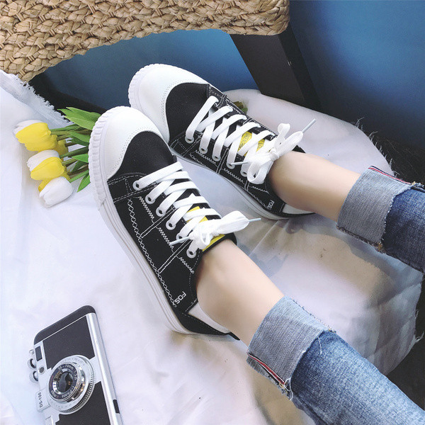 Πανέμορφα γυναικεία πάνινα παπούτσια σε κίτρινο, μαύρο και άσπρο χρώμα