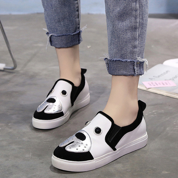 Κομψά γυναικεία πάνινα παπούτσια  με ασπρόμαυρο χρώμα