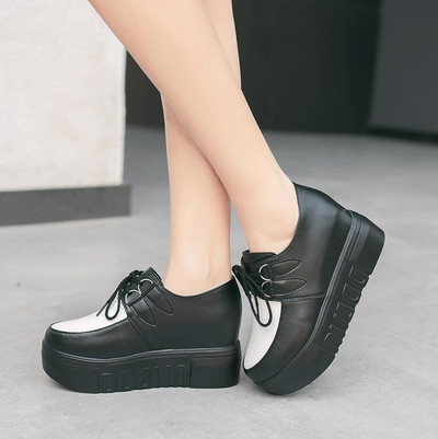 Ретро дамски обувки в два цвята с удобна подметка