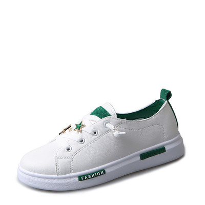 Γυναικεία αθλητικά παπούτσια με μεταλλική διακόσμηση