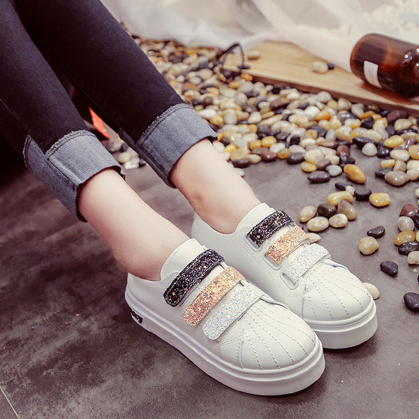 Casual  γυναικεία αθλητικά πάνινα παπούτσια με γυαλιστερά λουράκια