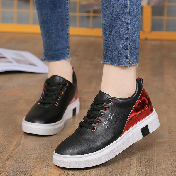 Κομψά γυναικεία πάνινα παπούτσια με ελαφριά πλατφόρμα σε δύο χρώματα