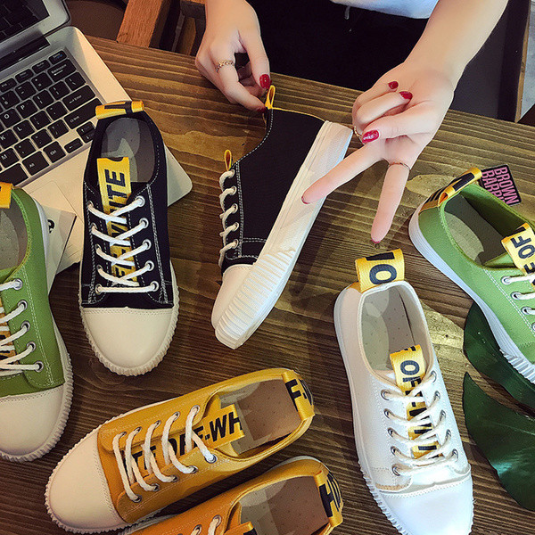 Άνετα γυναικεία πάνινα παπούτσια σε διάφορα χρώματα