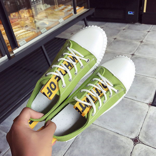 Άνετα γυναικεία πάνινα παπούτσια σε διάφορα χρώματα