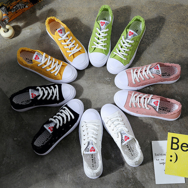 Нежни кецове за дамите на дупки в няколко цвята