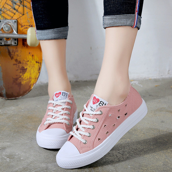 Нежни кецове за дамите на дупки в няколко цвята