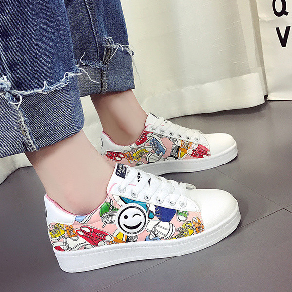 Πολύχρωμα γυναικεία αθλητικά παπούτσια σε τρία μοντέλα