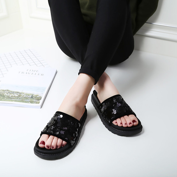 Красиви гумени дамски чехли в два цвята пайети