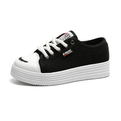 Αθλητικά  γυναικεία παπούτσιασε καθαρό μοτίβο σε άσπρο και μαύρο χρώμα