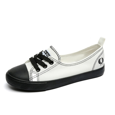 Γυναικεία μοκασίνια άνετα με ασπρόμαυρους δεσμούς