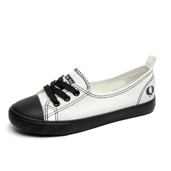 Γυναικεία μοκασίνια άνετα με ασπρόμαυρους δεσμούς