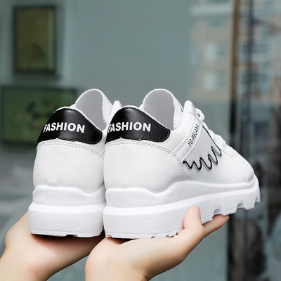 Καθημερινά γυναικεία αυλητικά παπούτσια για τρέξιμο με μια άνετη σόλα τρί α χρώματα