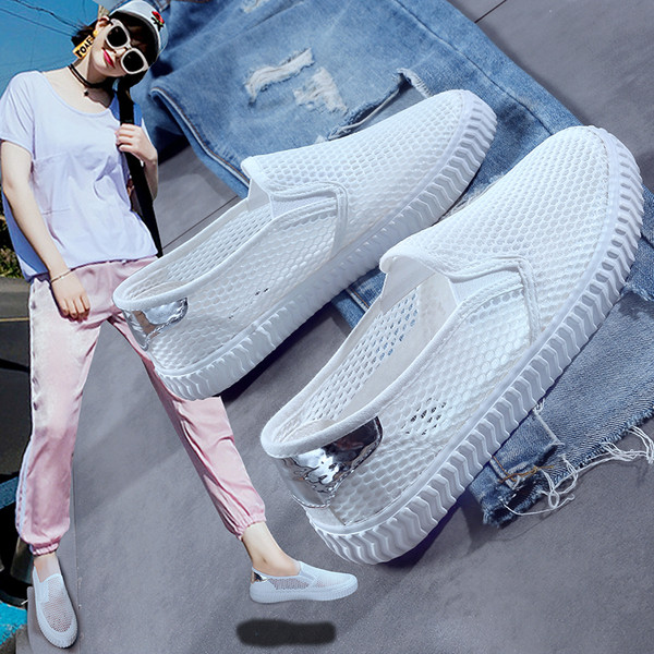 Αθλητικά κομψά γυναικεία μοκασίνια σε τρία χρώματα κατάλληλα για τη καθημερινή ζωή