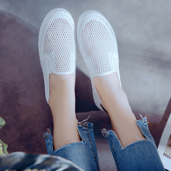 Αθλητικά κομψά γυναικεία μοκασίνια σε τρία χρώματα κατάλληλα για τη καθημερινή ζωή