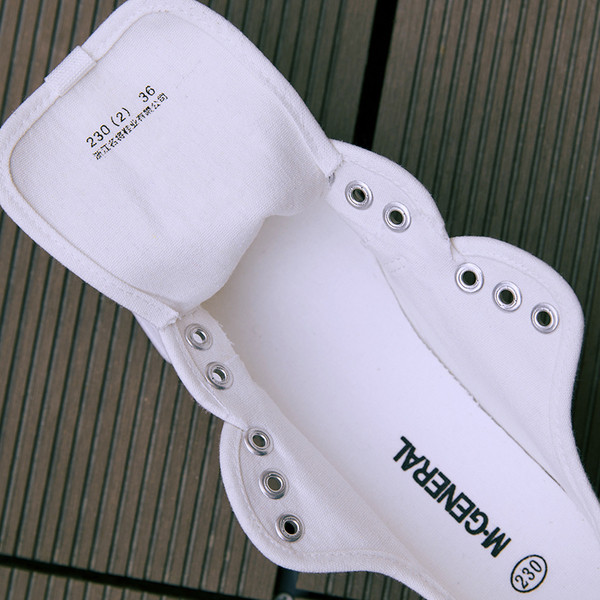 Όμορφα γυναικεία πάνινα παπούτσια κατάλληλα για  την καθημερινή ζωή σε πολλά χρώματα