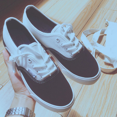 Κομψά γυναικεία  πάνινα παπούτσια σε δύο χρώματα κατάλληλα για τη καθημερινή ζωή