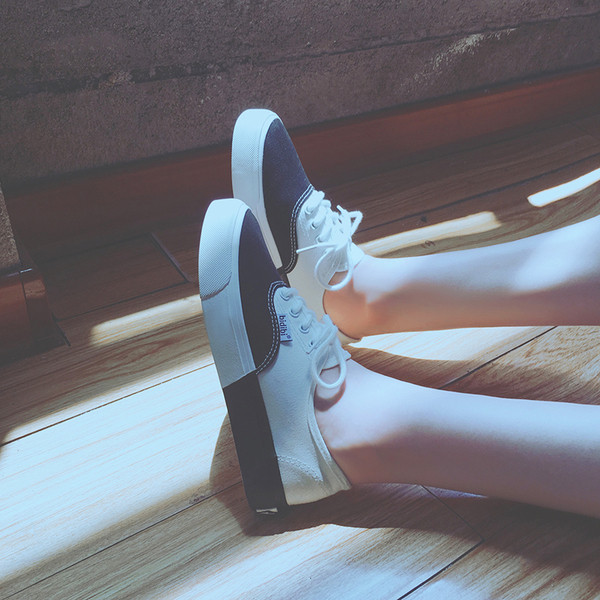 Κομψά γυναικεία  πάνινα παπούτσια σε δύο χρώματα κατάλληλα για τη καθημερινή ζωή