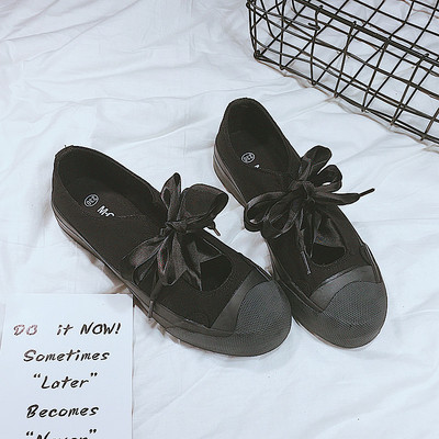 Γλυκά γυναικεία  μοκασίνια με κορδέλα σε μαύρο και άσπρο