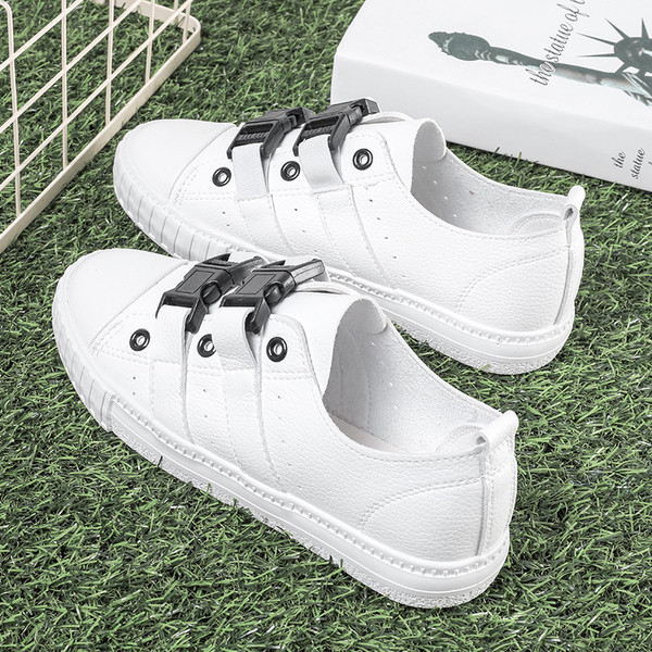 Όμορφα γυναικεία αθλητικά παπούτσια- λευκά και μαύρα