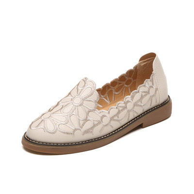 Γυναικεία μοκασίνια με κεντήματα σε τρία χρώματα