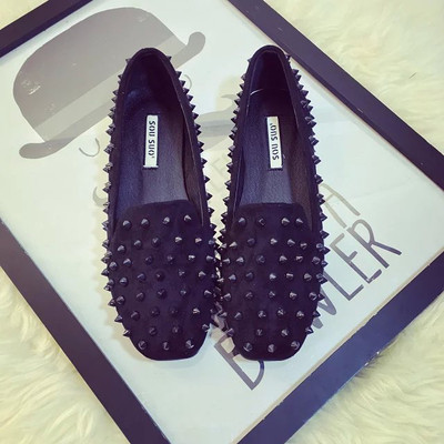 Стилни мокасини за дамите с метална декорация нит