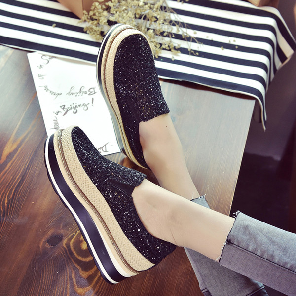 Γυαλιστικά μεταξωτά γυναικεία παπούτσια σε διάφορα χρώματα υψηλής πλατφόρμας