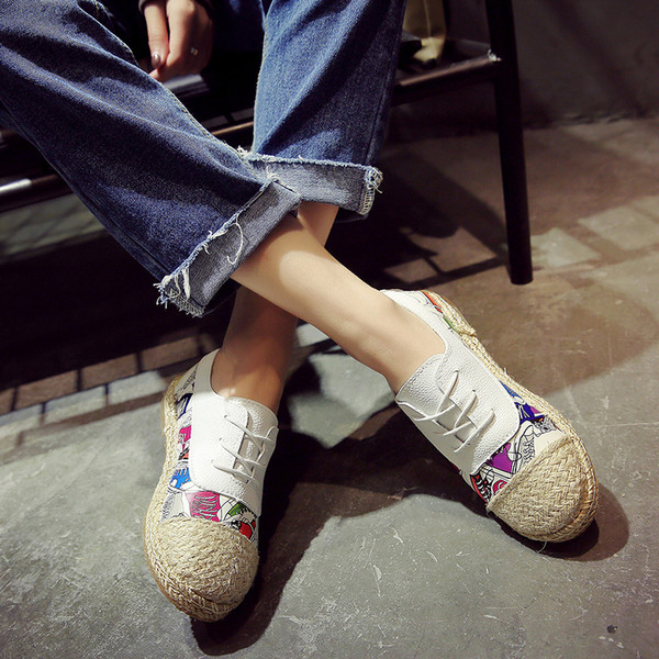 Γυναικεία πάνινα παπούτσια σε δύο αποχρώσεις