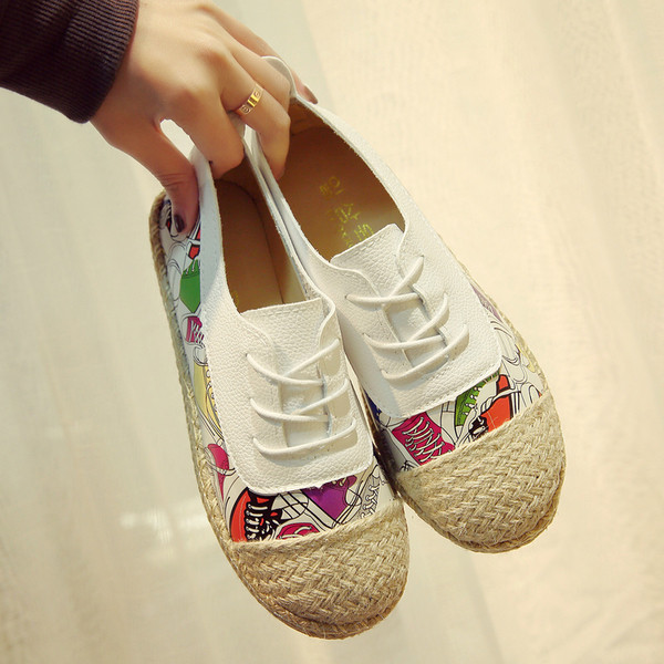 Γυναικεία πάνινα παπούτσια σε δύο αποχρώσεις