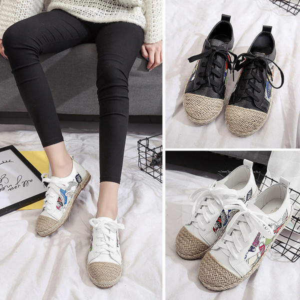 Κομψά γυναικεία παπούτσια σε δύο χρώματα με εικόνα