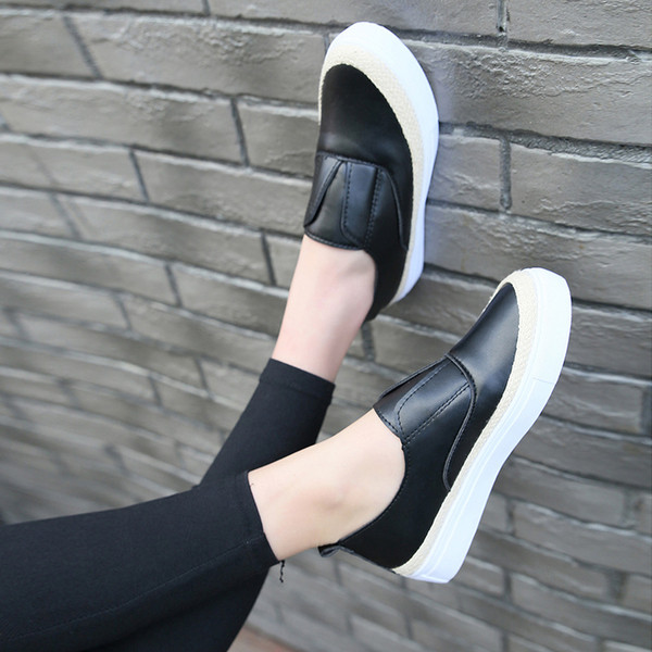 Κομψά γυναικεία δερμάτινα μοκασίνια  σε τρία χρώματα