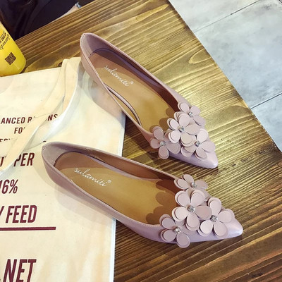 Γυναικεία μοκασίνια - διακοσμημένη με λουλούδια σε τρία χρώματα