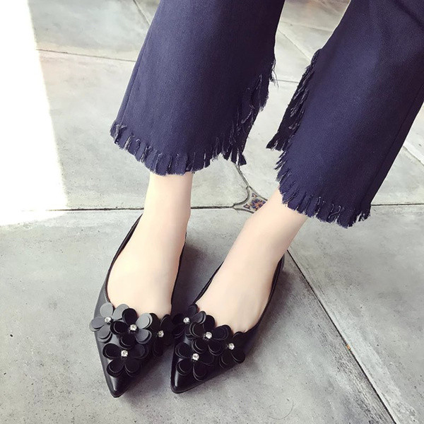 Γυναικεία μοκασίνια - διακοσμημένη με λουλούδια σε τρία χρώματα