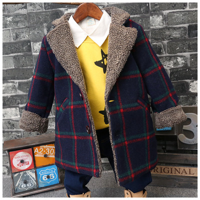 Стилно дълго детско палто на каре