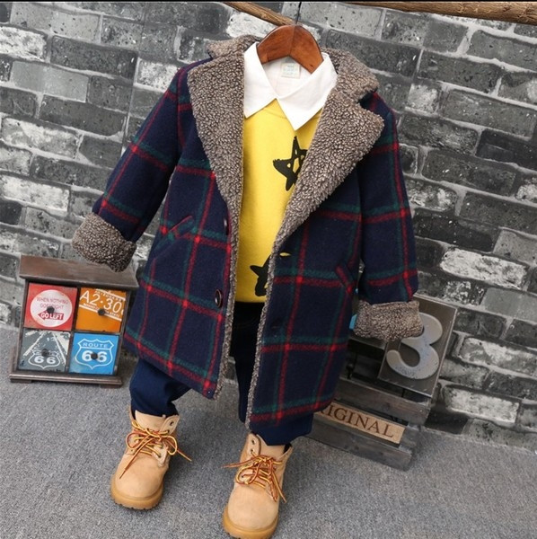 Стилно дълго детско палто на каре