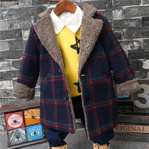 Стилно дълго детско палто на каре