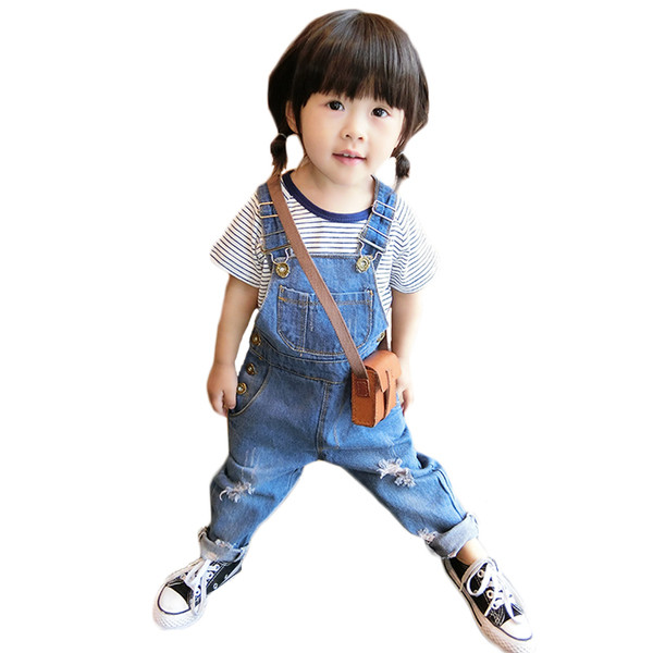 Стилен детски гащеризон и леко накъсани