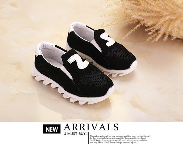 Καθημερινά παιδικά πάνινα παπούτσια χωρίς συνδέσμους σε μια πολύ άνετη σόλα σε τρία χρώματα