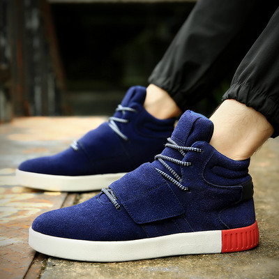 Πολύ κομψά παπούτσια για άνδρες σουέντ με ενδιαφέρουσα ραφή και κορδόνια