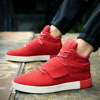 Πολύ κομψά παπούτσια για άνδρες σουέντ με ενδιαφέρουσα ραφή και κορδόνια