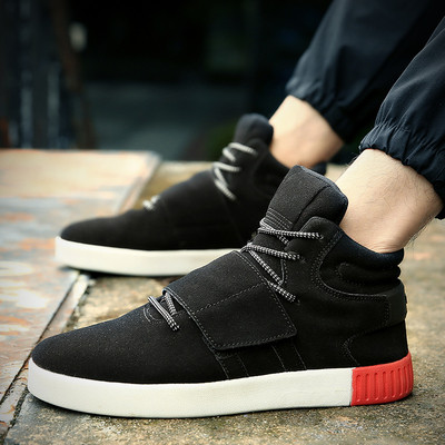 Πολύ κομψά παπούτσια για άνδρες σουέντ με ενδιαφέρουσα ραφή και κορδόνια