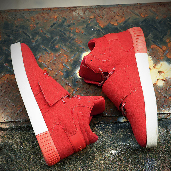 Πολύ κομψά παπούτσια για άνδρες σουέντ με ενδιαφέρουσα ραφή και κορδόνια