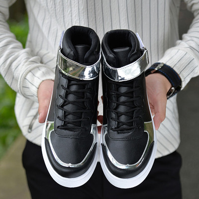 Ανδρικά αθλητικά πάνινα παπούτσια με γυαλιστερό περίβλημα γύρω από τον αστράγαλο σε μαύρο και άσπρο χρώμα