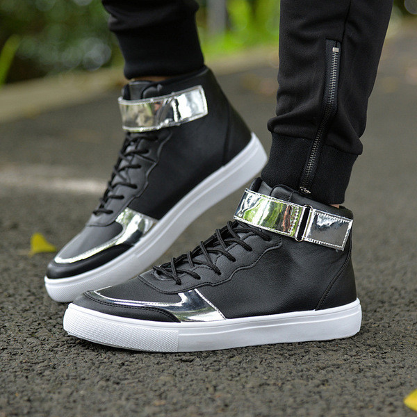 Ανδρικά αθλητικά πάνινα παπούτσια με γυαλιστερό περίβλημα γύρω από τον αστράγαλο σε μαύρο και άσπρο χρώμα